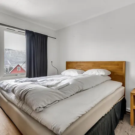 The Arctic View - & Fjord Views With Free Parking Apartment