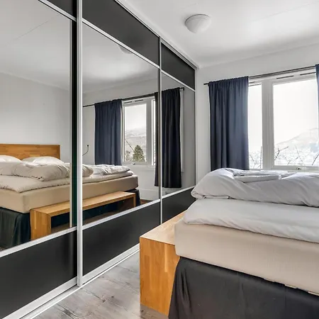 The Arctic View - & Fjord Views With Free Parking