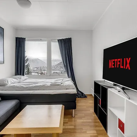 The Arctic View - & Fjord Views With Free Parking Apartment